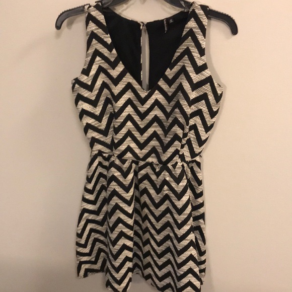 Black and cream chevron flared dress- XS - Picture 1 of 5